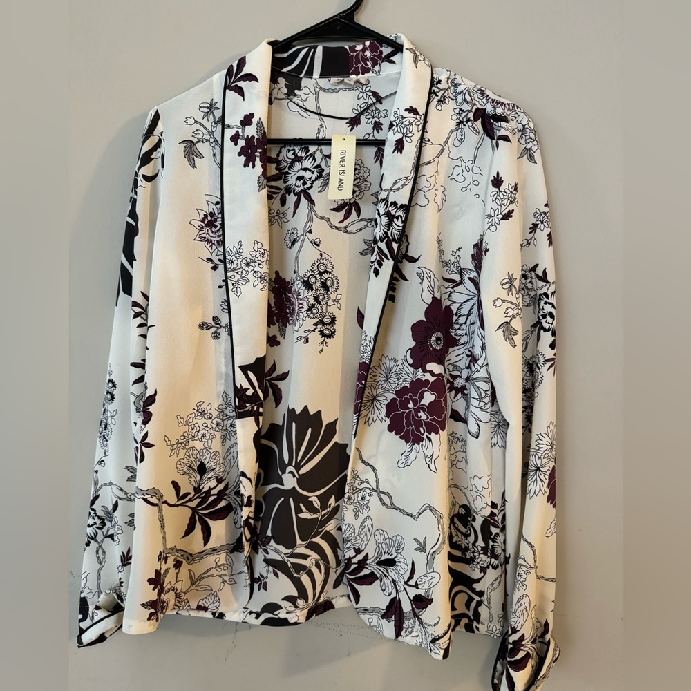 River island light weight blazer great for summer.